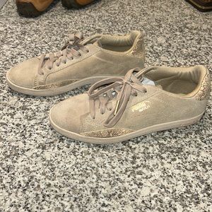 Puma suede women’s sneakers tan and snake skin size 6